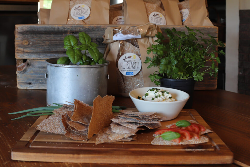 Päivärinteen ruislastu herkullisen yrttipäällisen kanssa